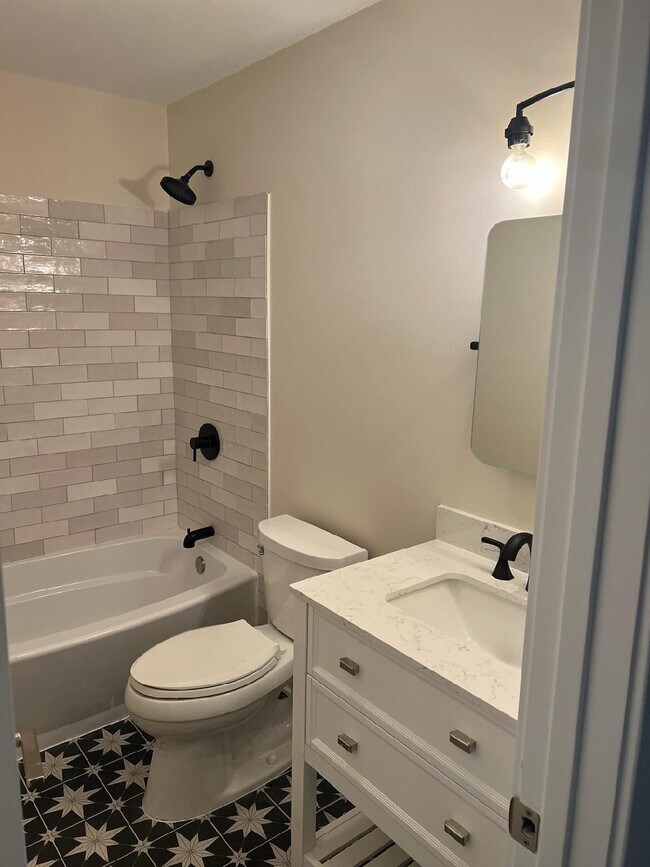 Building Photo - 541 S Main St