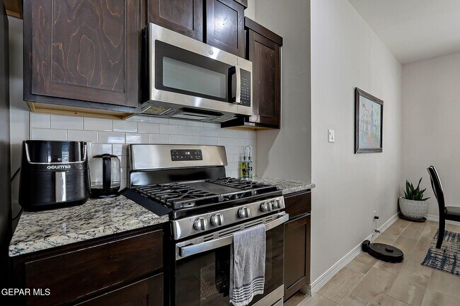 Building Photo - 532 Oakmont