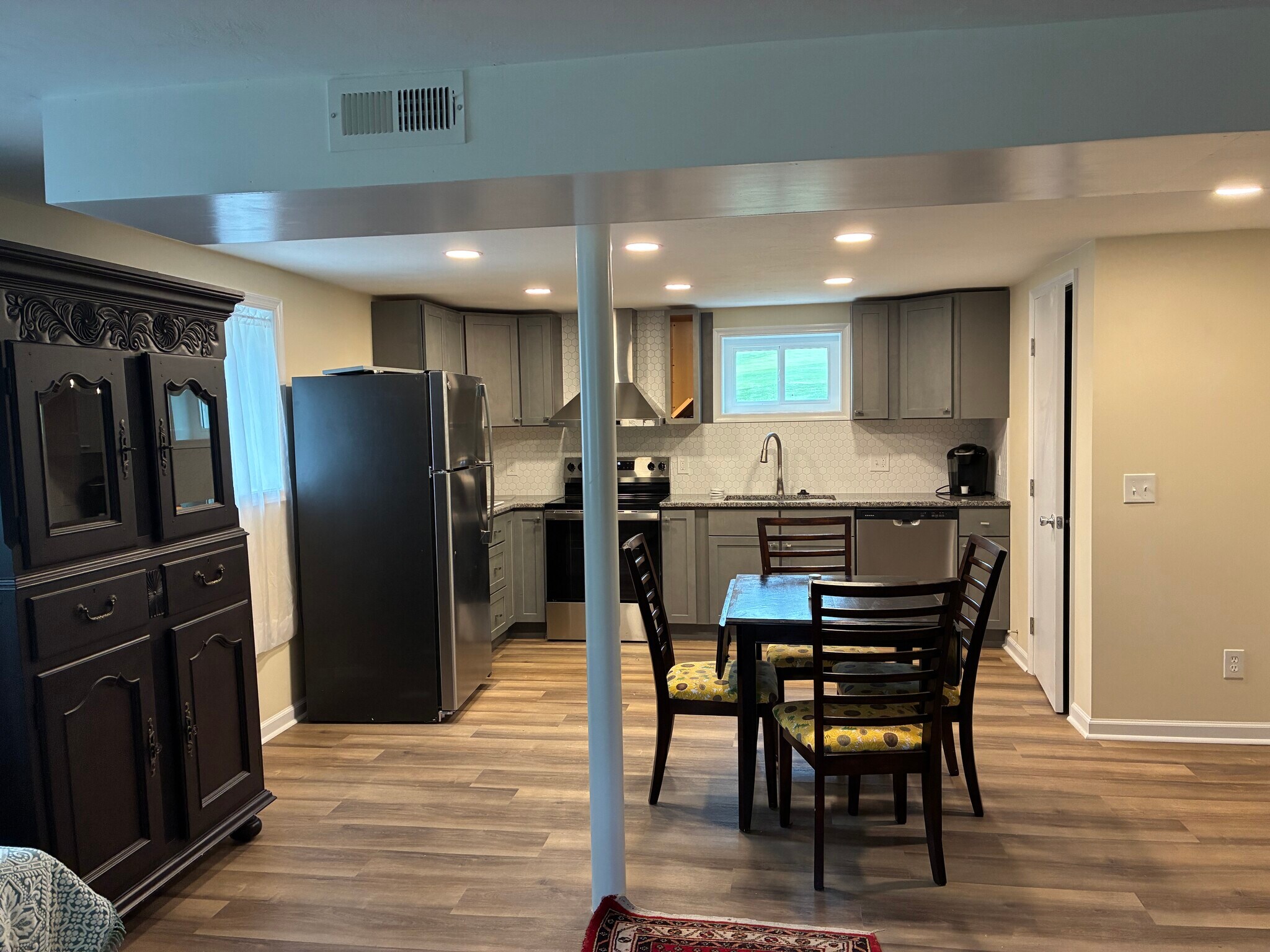 Building Photo - 1006 Willard Dr