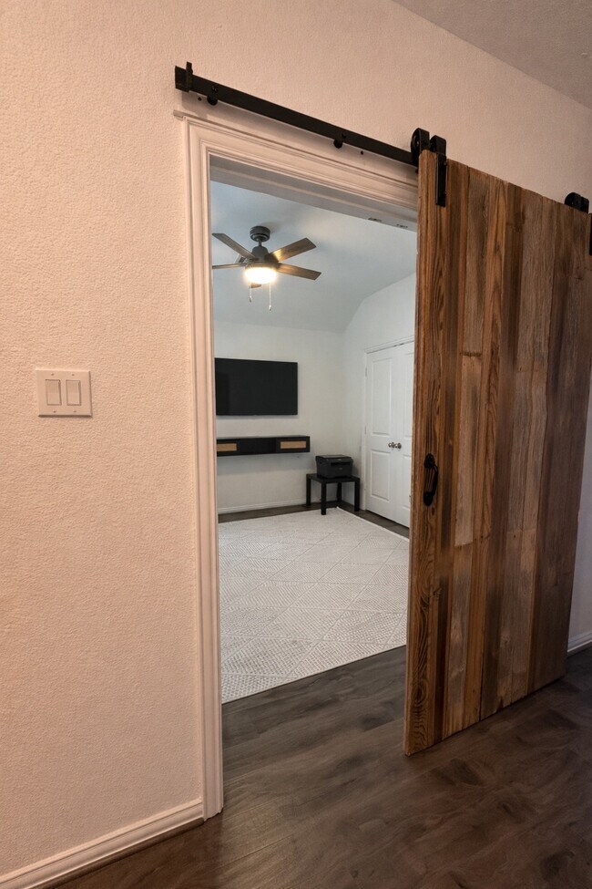 Building Photo - 4743 Glen Isle Dr