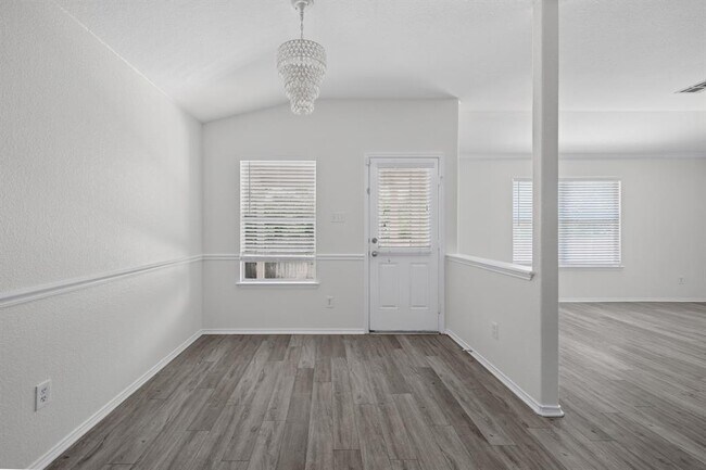 Building Photo - 315 Waterlily Way