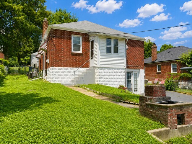 Building Photo - 5218 Fletcher St