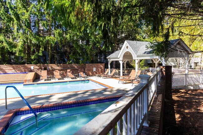 Building Photo - 1093 Fairways Blvd