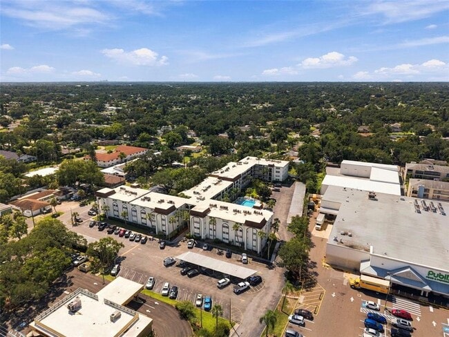 Building Photo - 2525 W Bay Dr