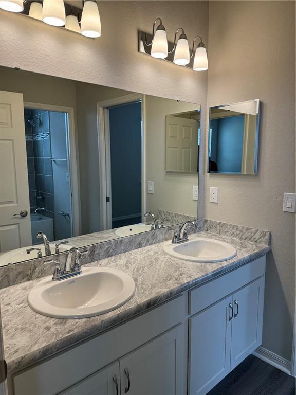 Building Photo - 1008 Aruba Ave