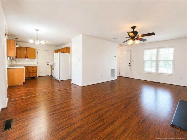 Building Photo - 1050 Roundabout Rd