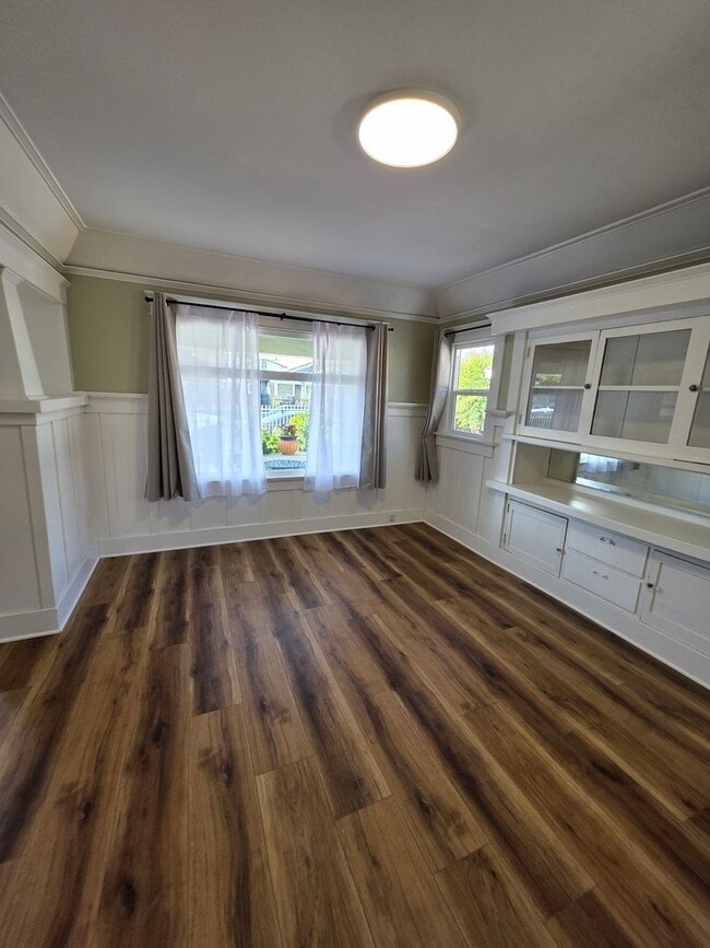 Building Photo - MUST SEE! Beautiful Home