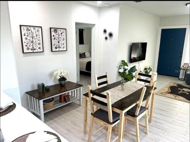 Building Photo - 1756 2nd St NE