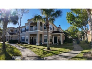 Building Photo - 3 bedroom 2 bath condo in Gated Lakes of S...