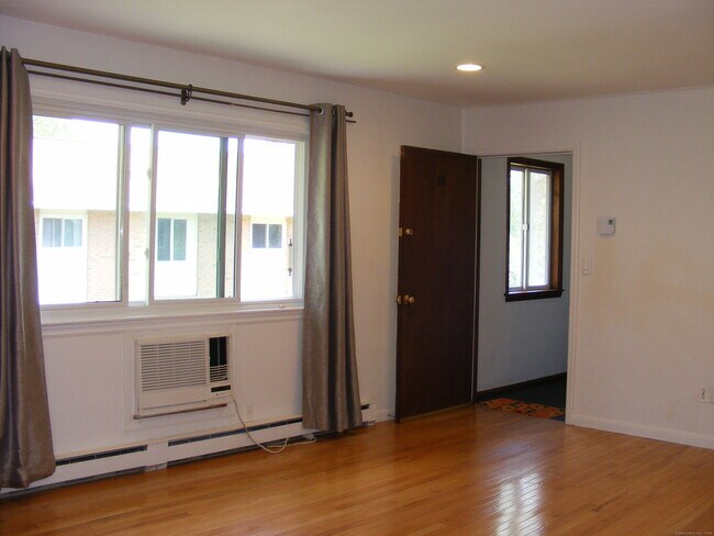 Building Photo - 66 Raymonds Dr