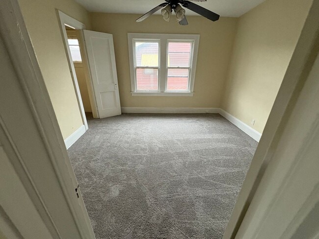 Building Photo - 11110 Vernon Ave