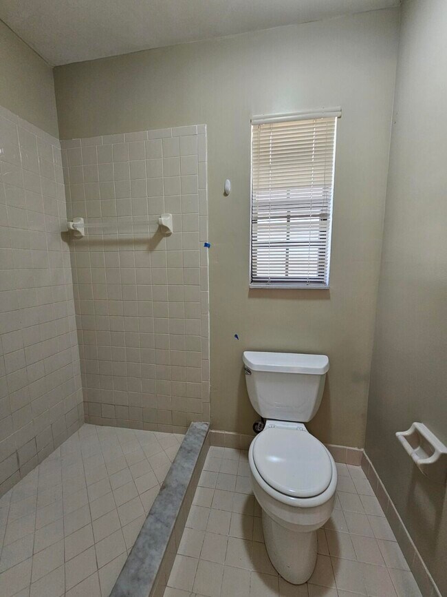 Building Photo - 2950 Olivewood Terrace