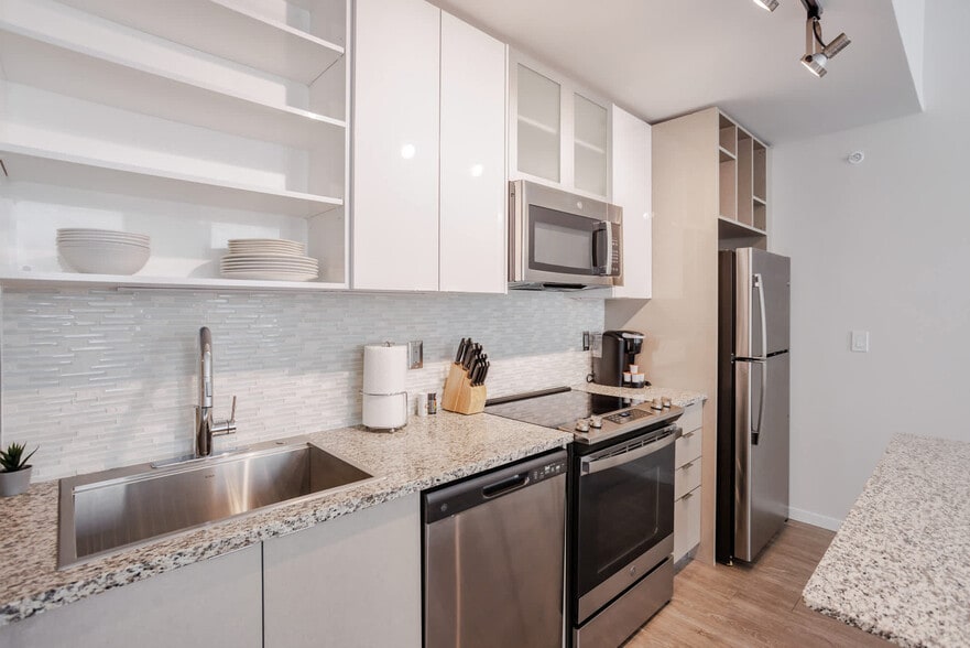 Building Photo - 1 W 4th St