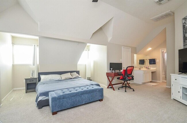 Building Photo - 3654 Royal Royce Dr