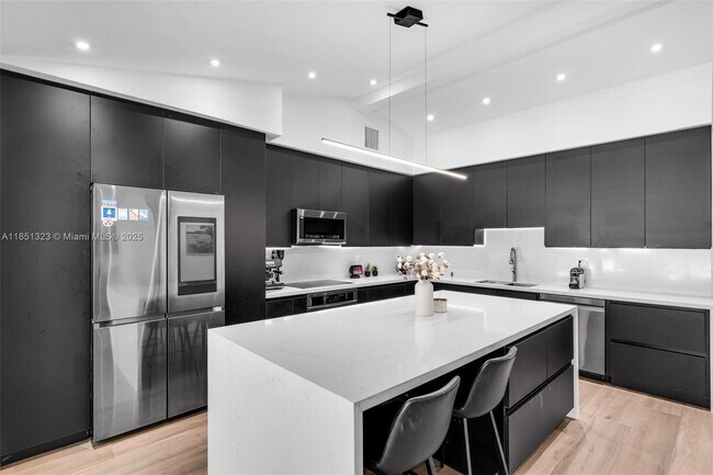 Building Photo - 12700 SW 80th Ave