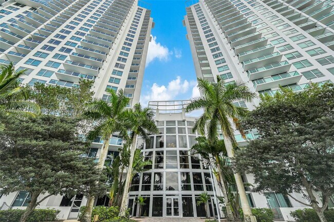 Building Photo - 2681 N Flamingo Rd