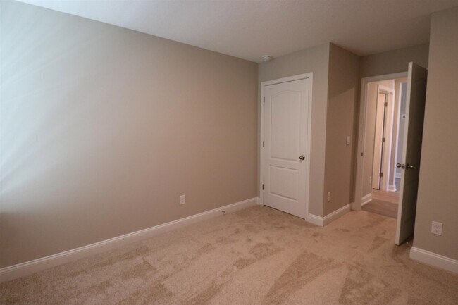 Building Photo - 42 Huesca Ct