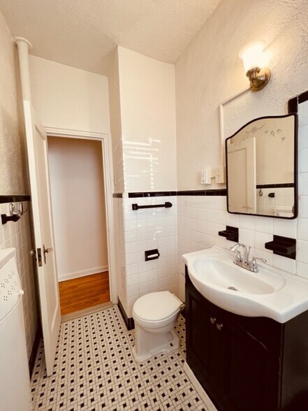 Building Photo - 81 Chestnut St