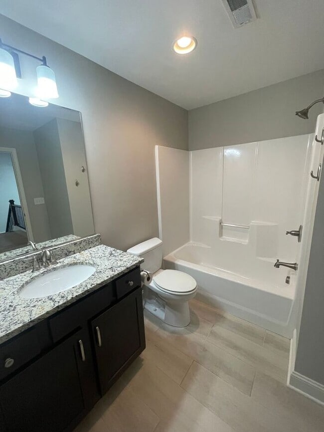 Building Photo - Beautiful 4-Bed, 3-Bath Bungalow in Highly Desirable Farragut!