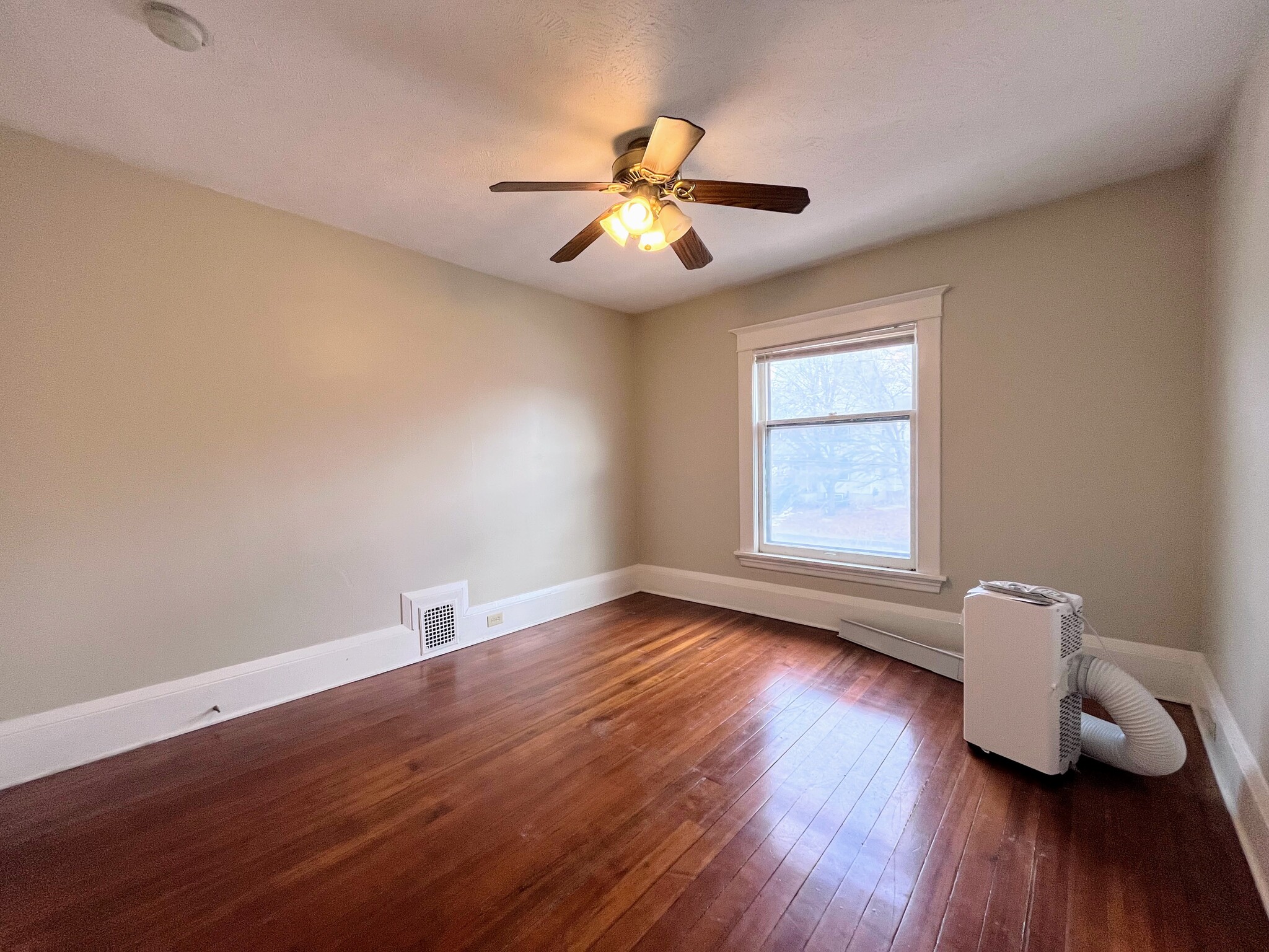 Building Photo - 709 Lafayette Ave SE