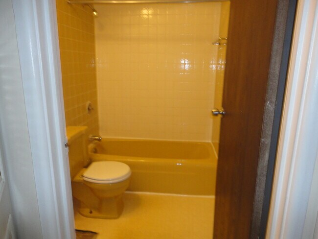 Building Photo - 1446 Carriage Ln