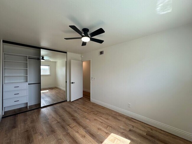 Building Photo - 731-731 Reef Dr
