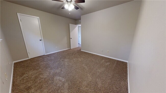 Building Photo - 2807 Longmire Dr