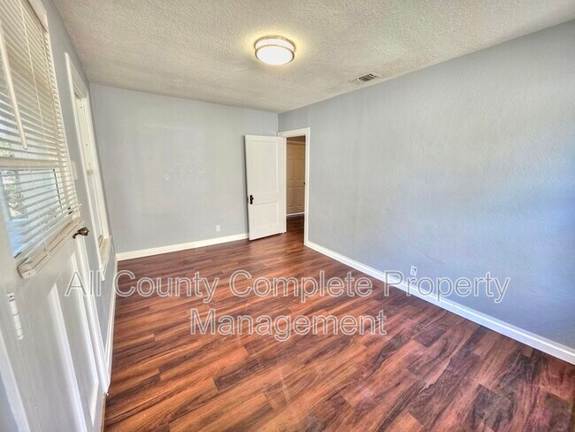 Building Photo - 616 Woodbine St