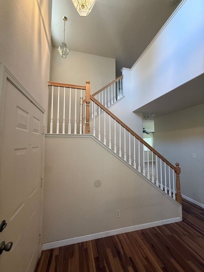 Building Photo - Spacious 3BR/2.5BA Home in Northwest Reno