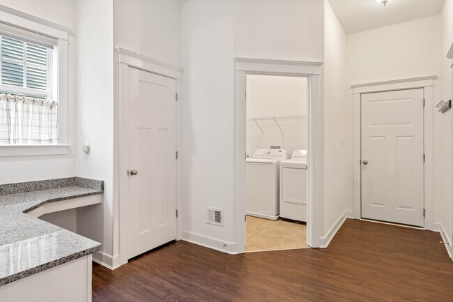Building Photo - 22395 Arbor Cir