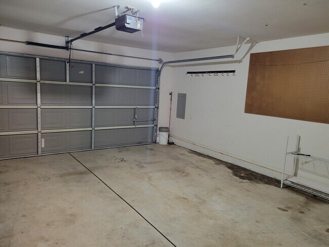 2 car garage - 921 Blue Ridge Dr