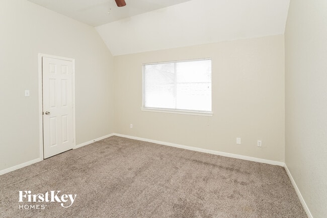 Building Photo - 24027 Holleygate Ct
