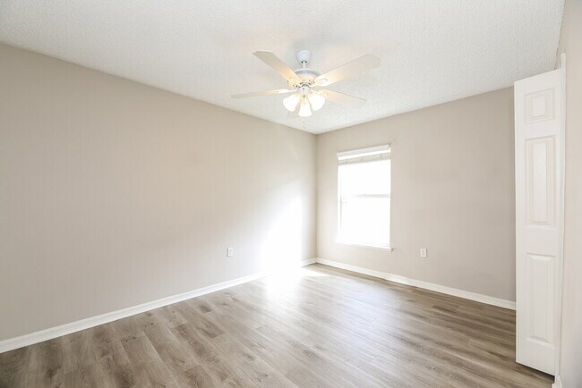 Building Photo - 141 Sterling Hill Dr