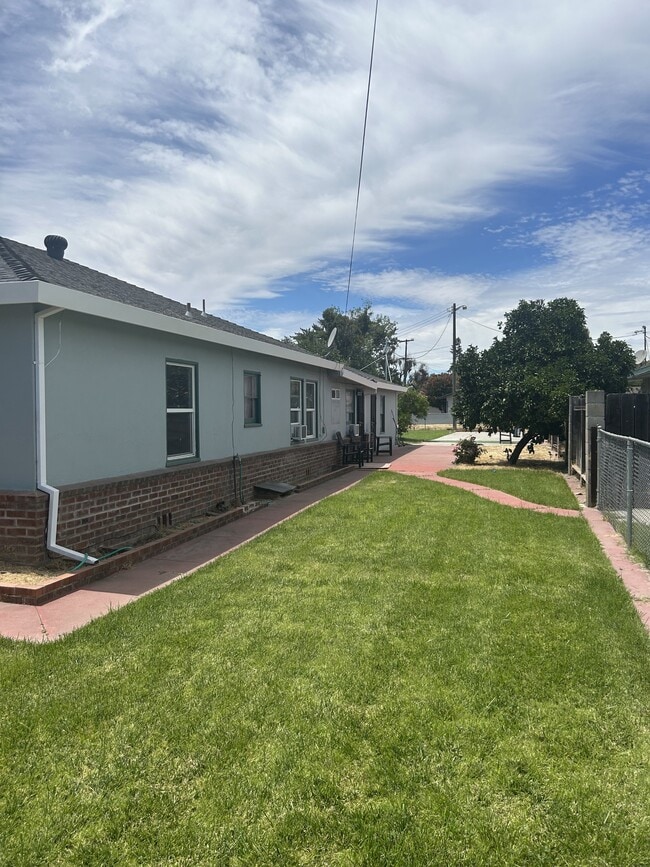 Building Photo - 1301 Higbee Dr