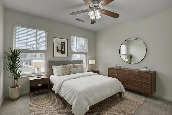 Building Photo - 10150 Meadow Glen Dr