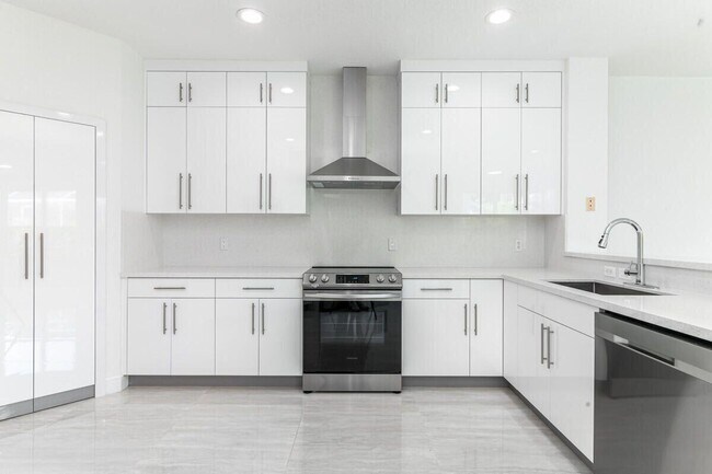 Building Photo - 10879 Handel Pl