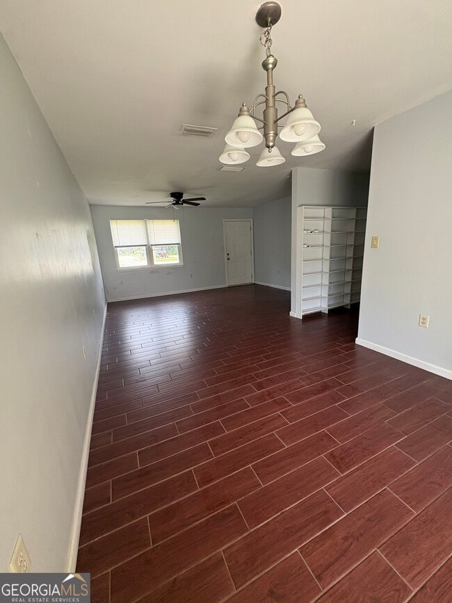 Building Photo - 542 Chateau Cir