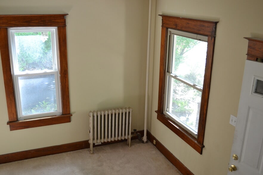 Building Photo - 2115 Hollister Ave