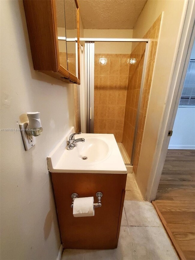 Building Photo - 6851 Farragut St