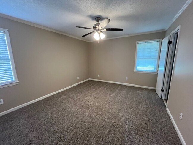 Building Photo - Renovated 3 Bedroom 2 Bath Home with 2 Car...