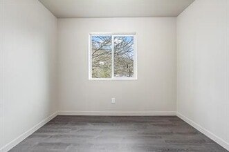 Building Photo - Modern Comfort in Sheridan: Spacious 3-Bed