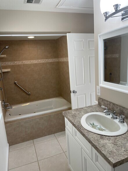 Mater Bathroom - 8390 SE Camellia Dr
