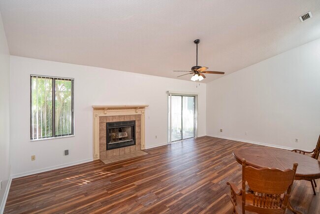 Building Photo - 1232 S Winterhawk Dr