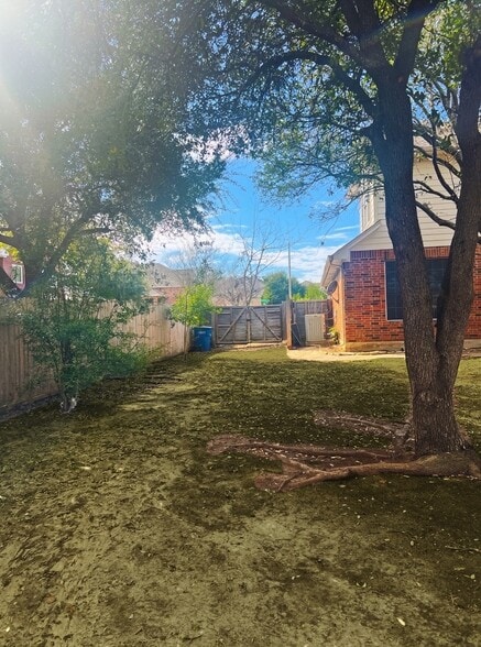 Storage area for Trash - 15201 Calaveras Dr