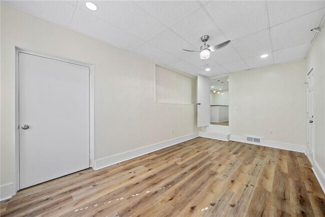 Building Photo - 1467 Thompson Pl