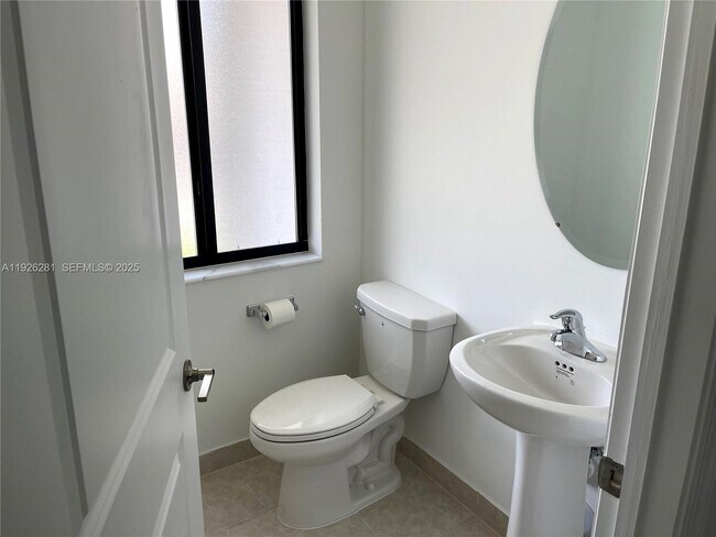 Building Photo - 20679 NE 7th Pl