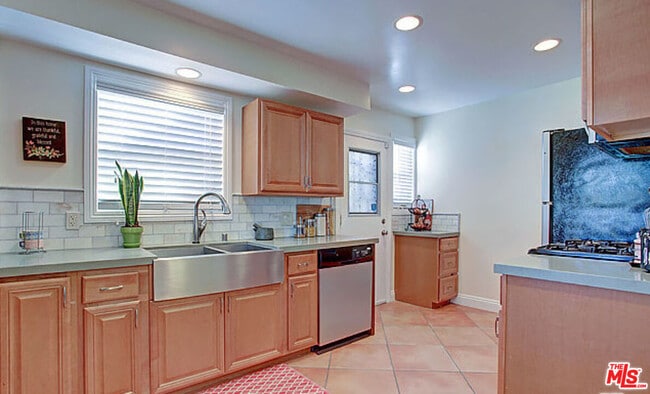 Building Photo - 2315 Cochran Ave