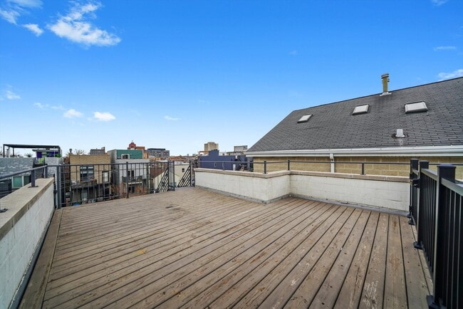 Building Photo - 2430 W Iowa St