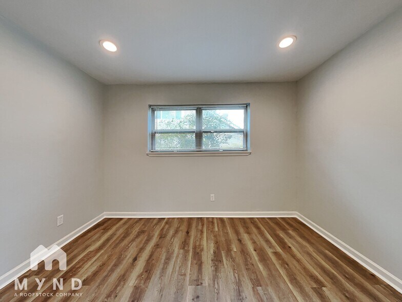 Building Photo - 5244 Greene Ave