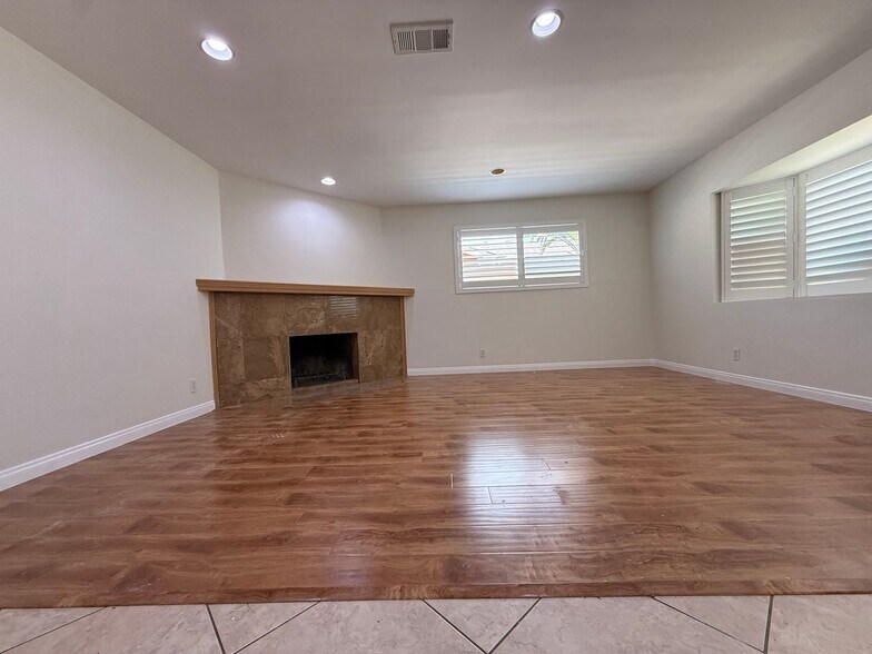 Building Photo - 6449 Sheltondale Ave
